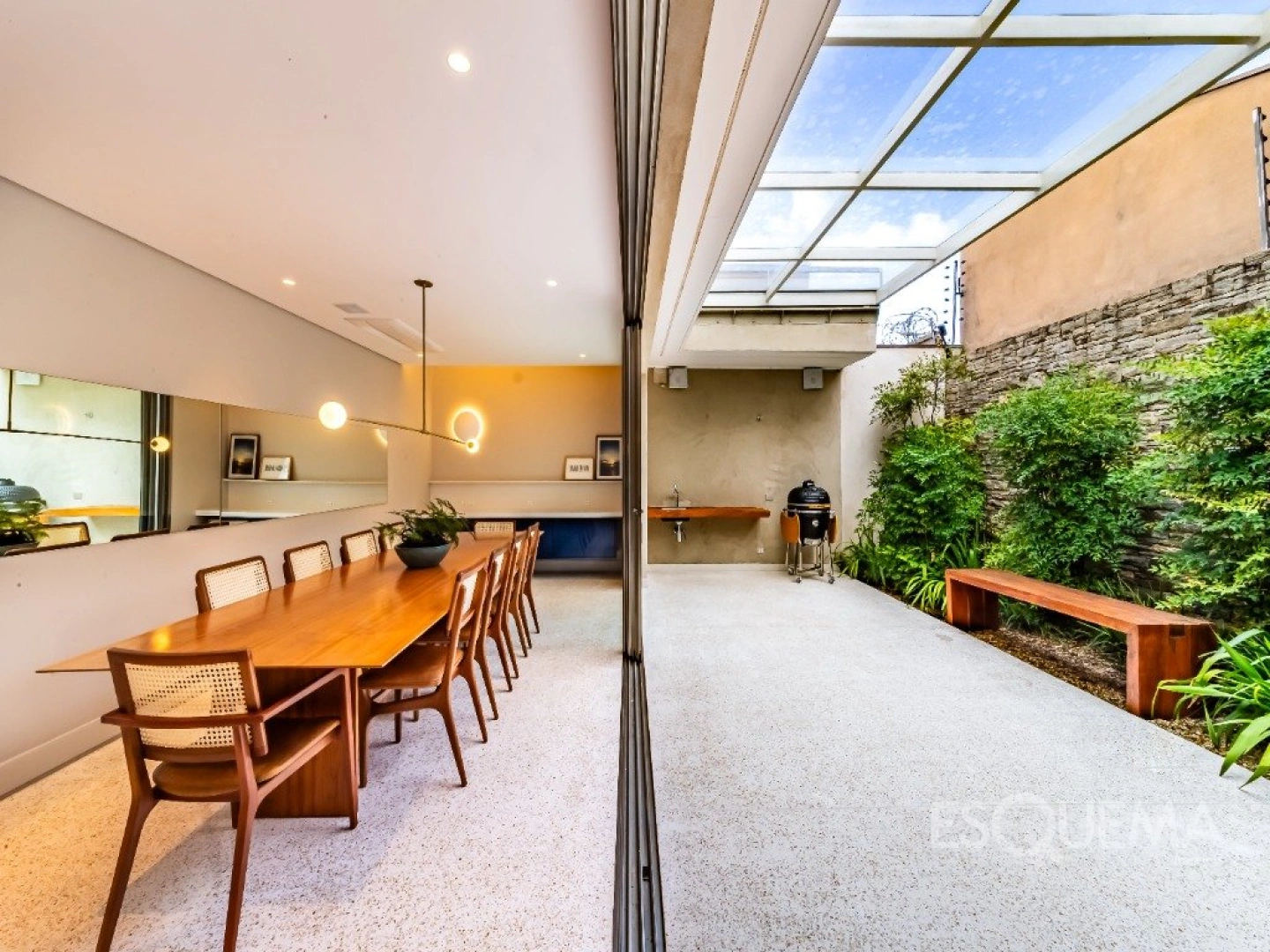 Casa térrea reformada em ótima localização - Imagem 1
