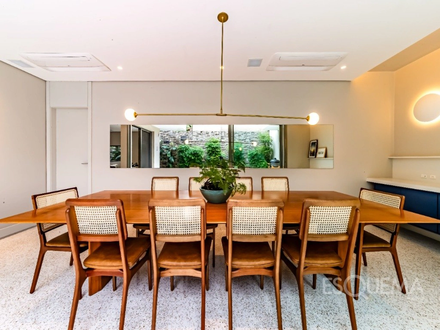 Casa térrea reformada em ótima localização - Imagem 3