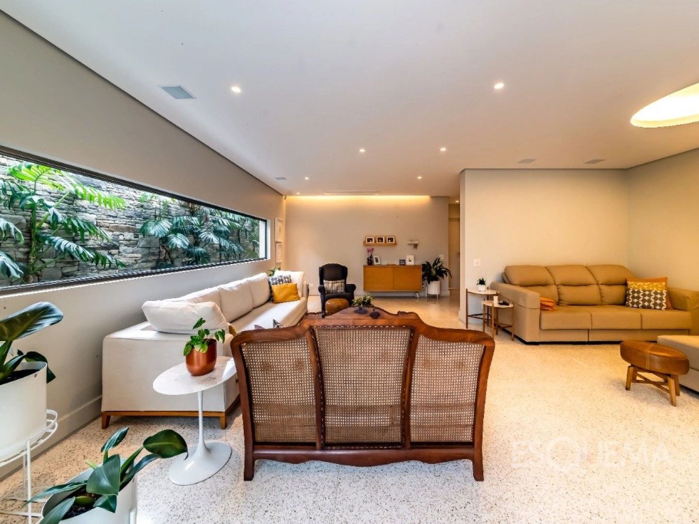Casa térrea reformada em ótima localização - Imagem 6