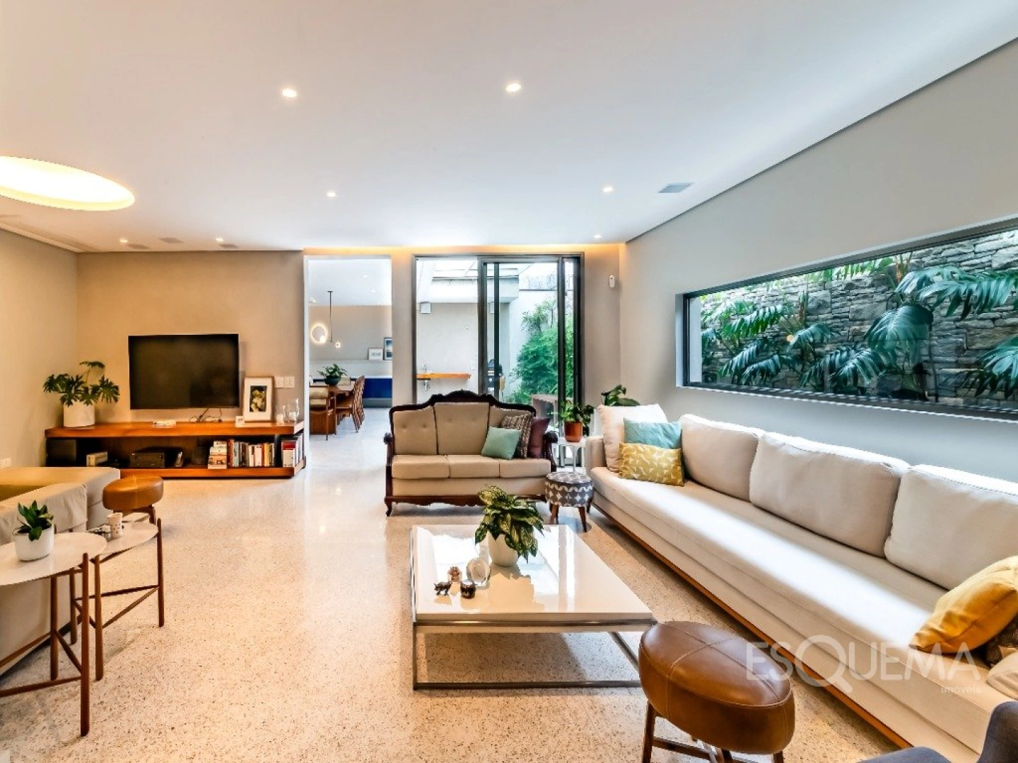 Casa térrea reformada em ótima localização - Imagem 9