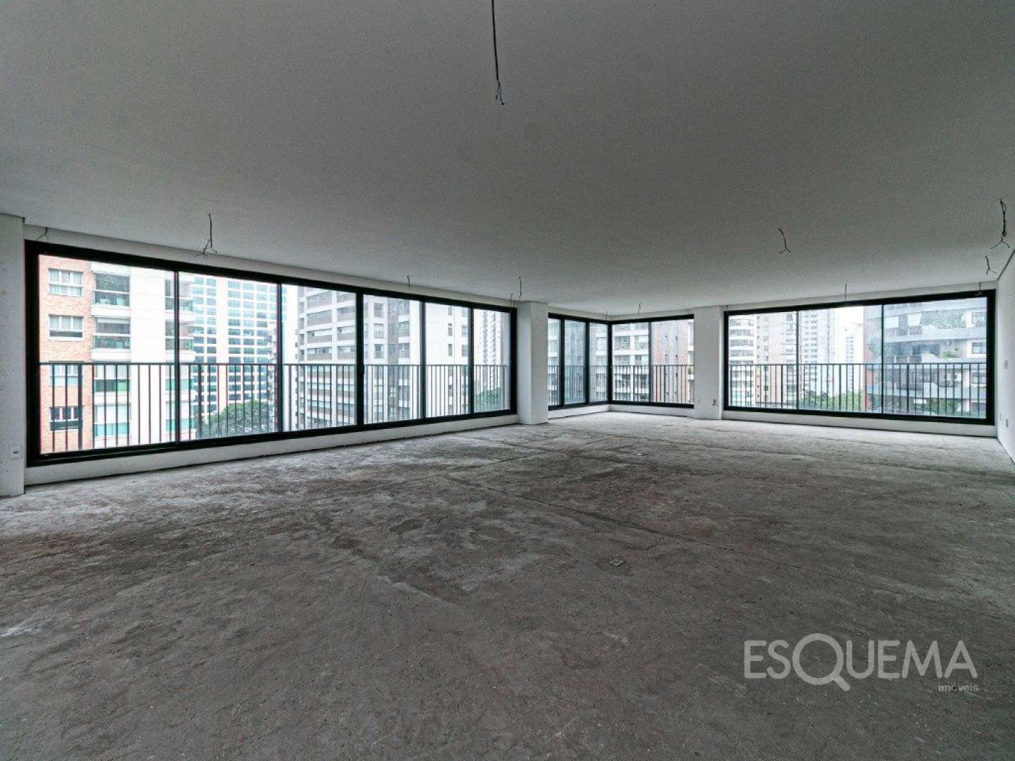 Apartamento com projeto de João Armentano a passos do Parque Ibirapuera - Imagem 1