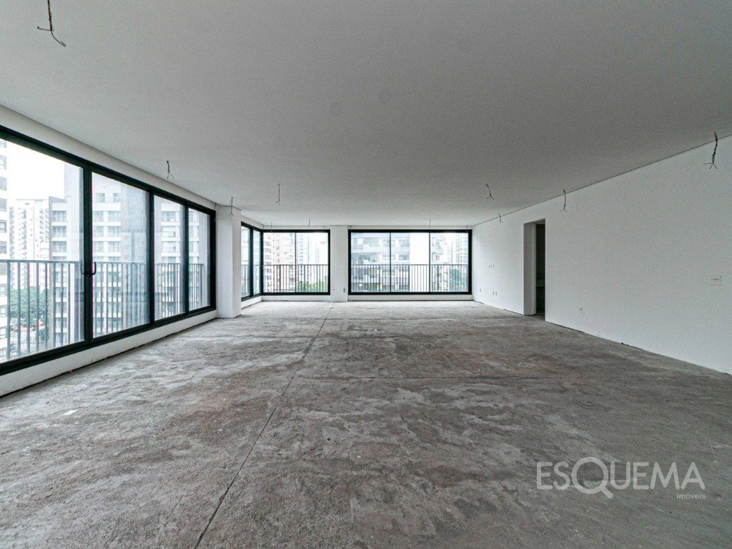 Apartamento com projeto de João Armentano a passos do Parque Ibirapuera - Imagem 2