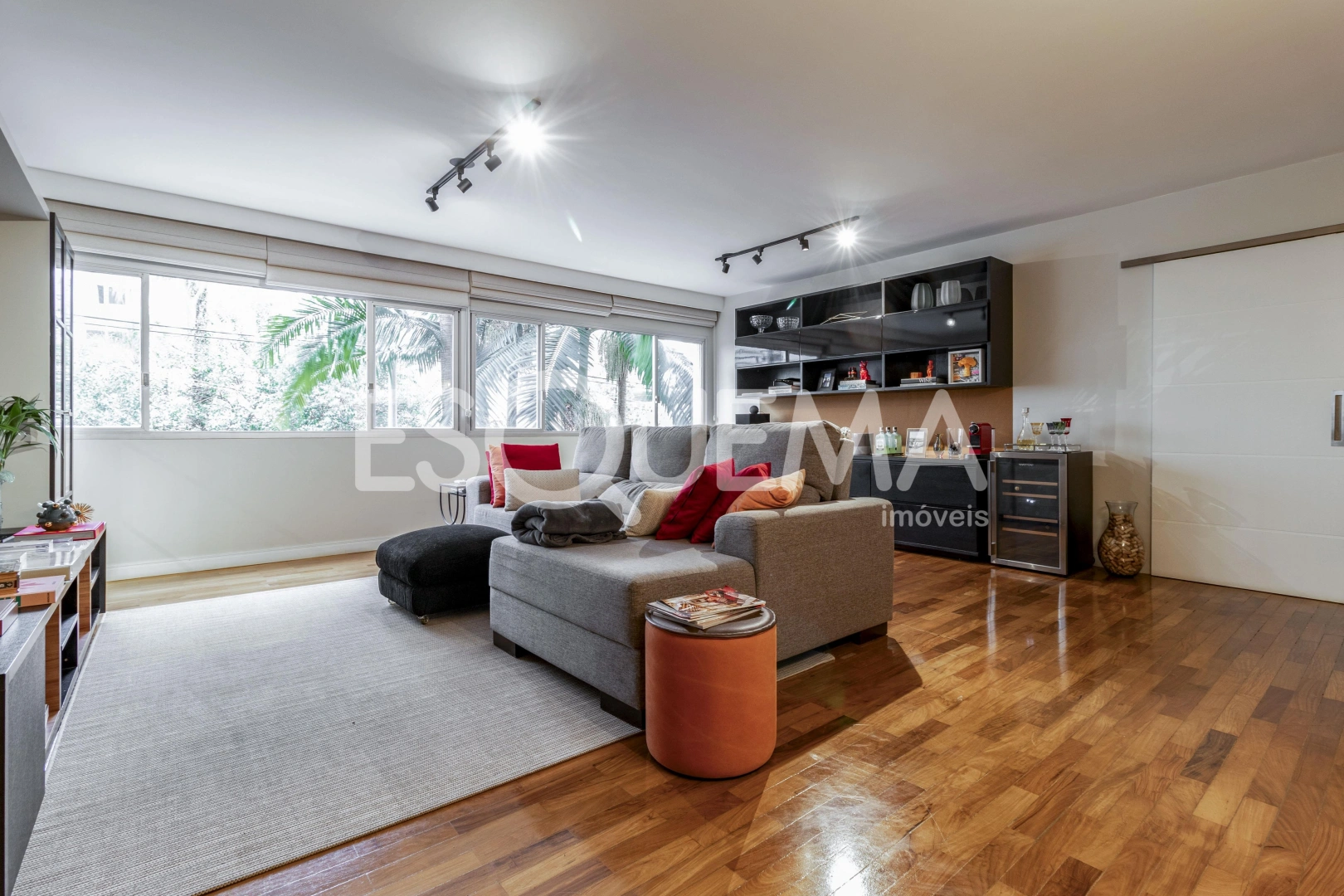 Apartamento reformado em ótima localização - Imagem 3