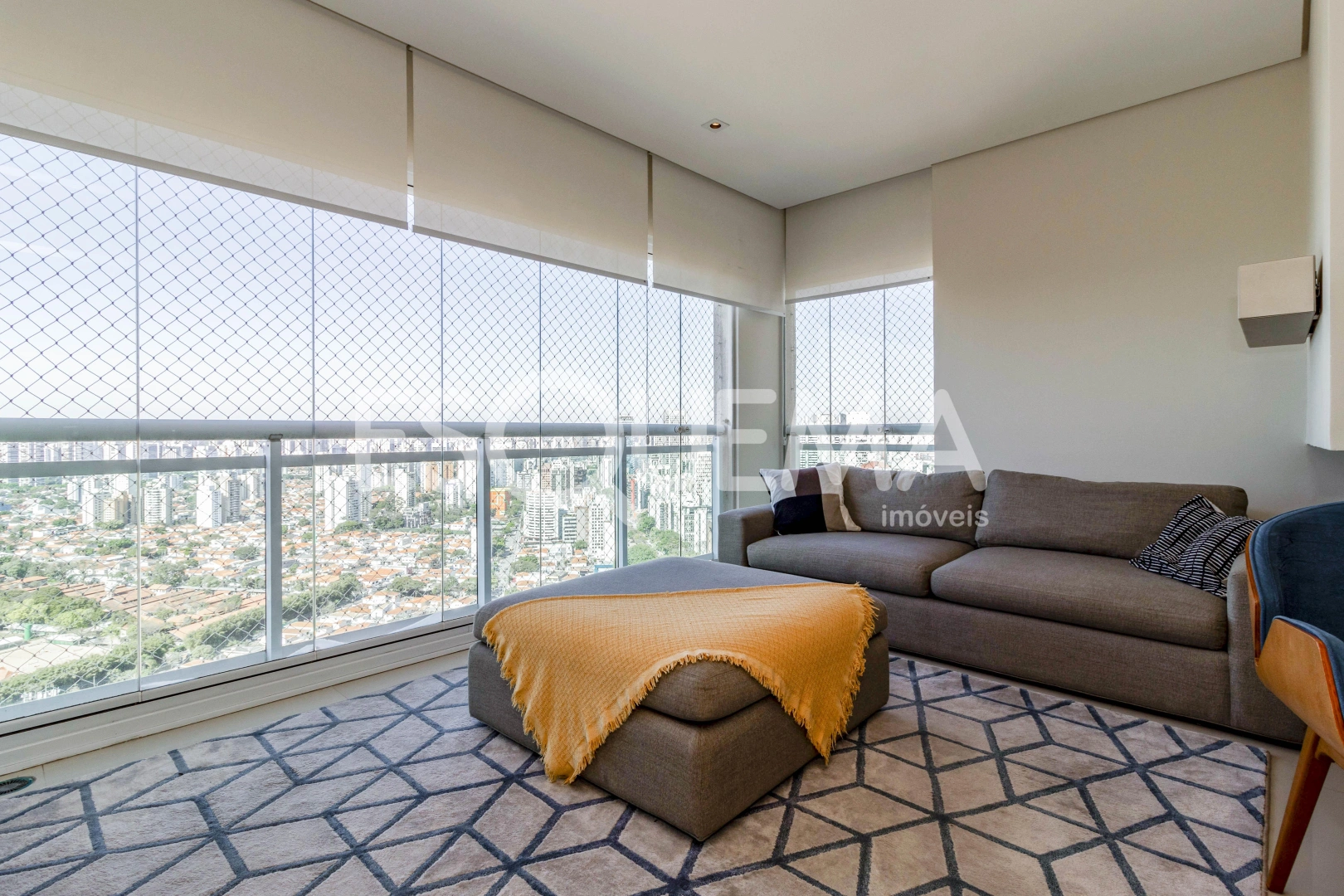 Cobertura duplex mobiliada com vista privilegiada - Imagem 1