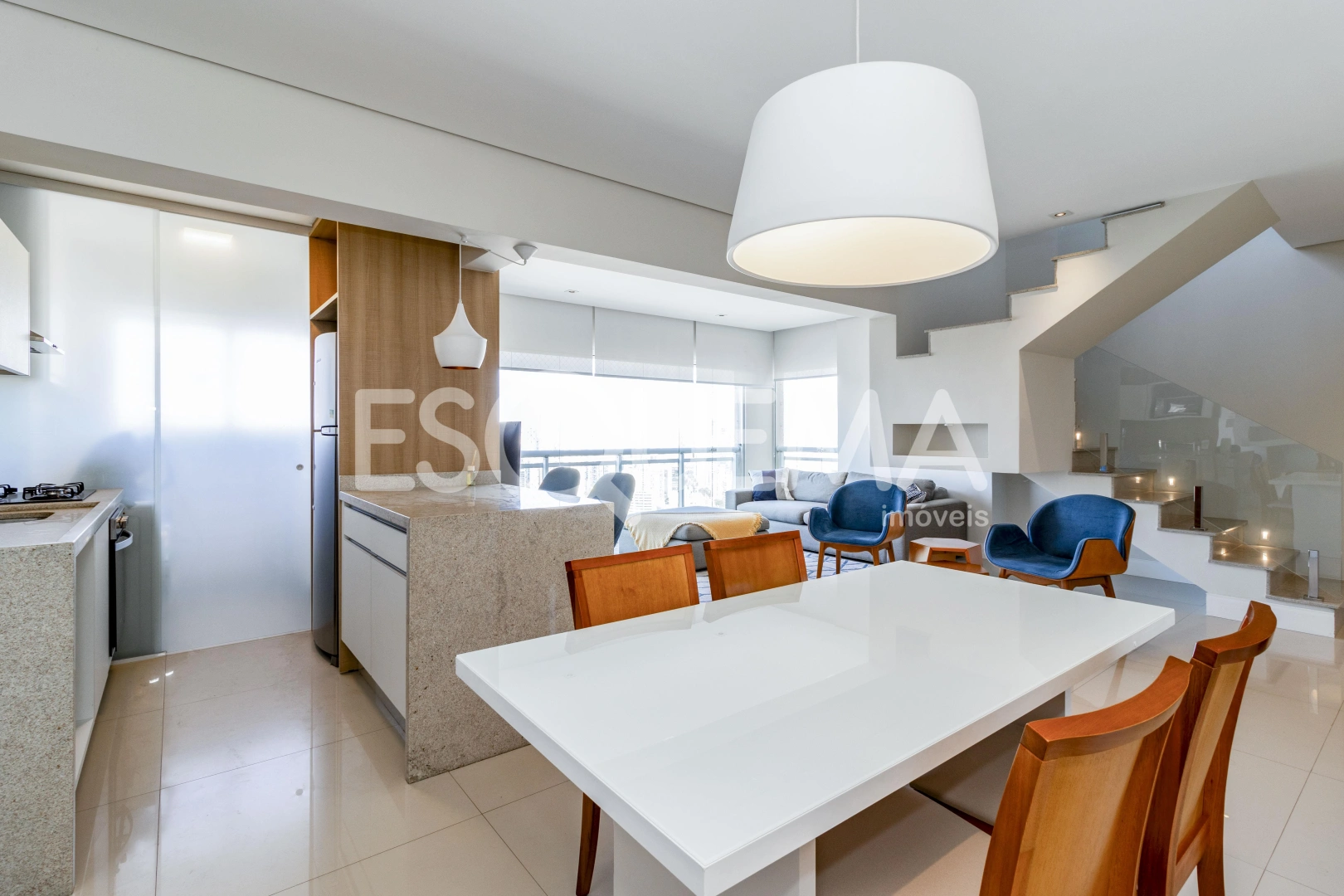 Cobertura duplex mobiliada com vista privilegiada - Imagem 4