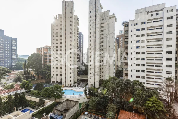 Apartamento com ótima localização no Itaim Bibi