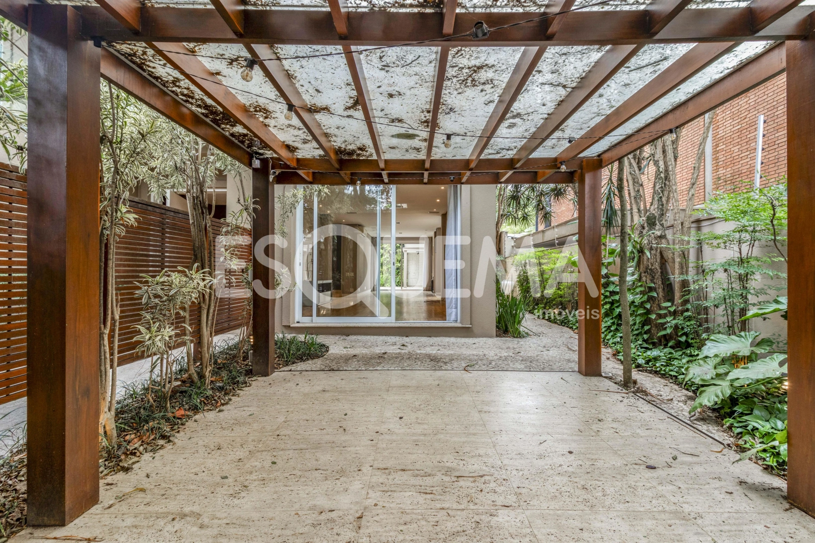 Casa totalmente reformada em ótima localização - Imagem 10