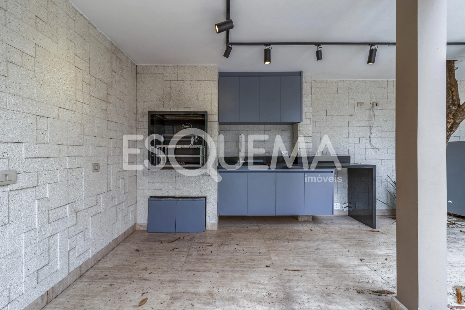 Casa totalmente reformada em ótima localização - Imagem 11