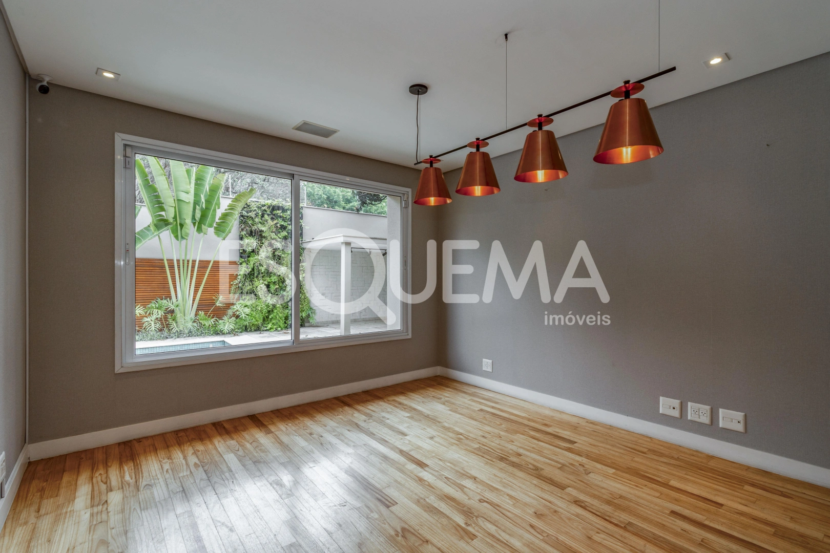Casa totalmente reformada em ótima localização - Imagem 14