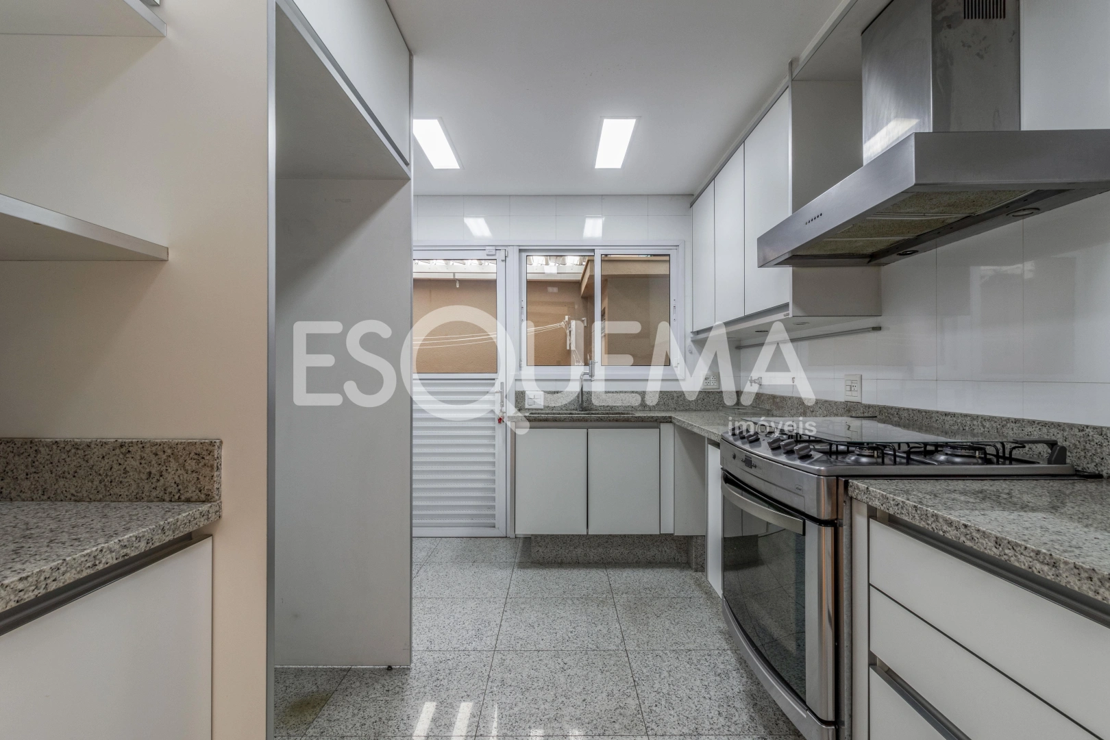 Casa totalmente reformada em ótima localização - Imagem 15