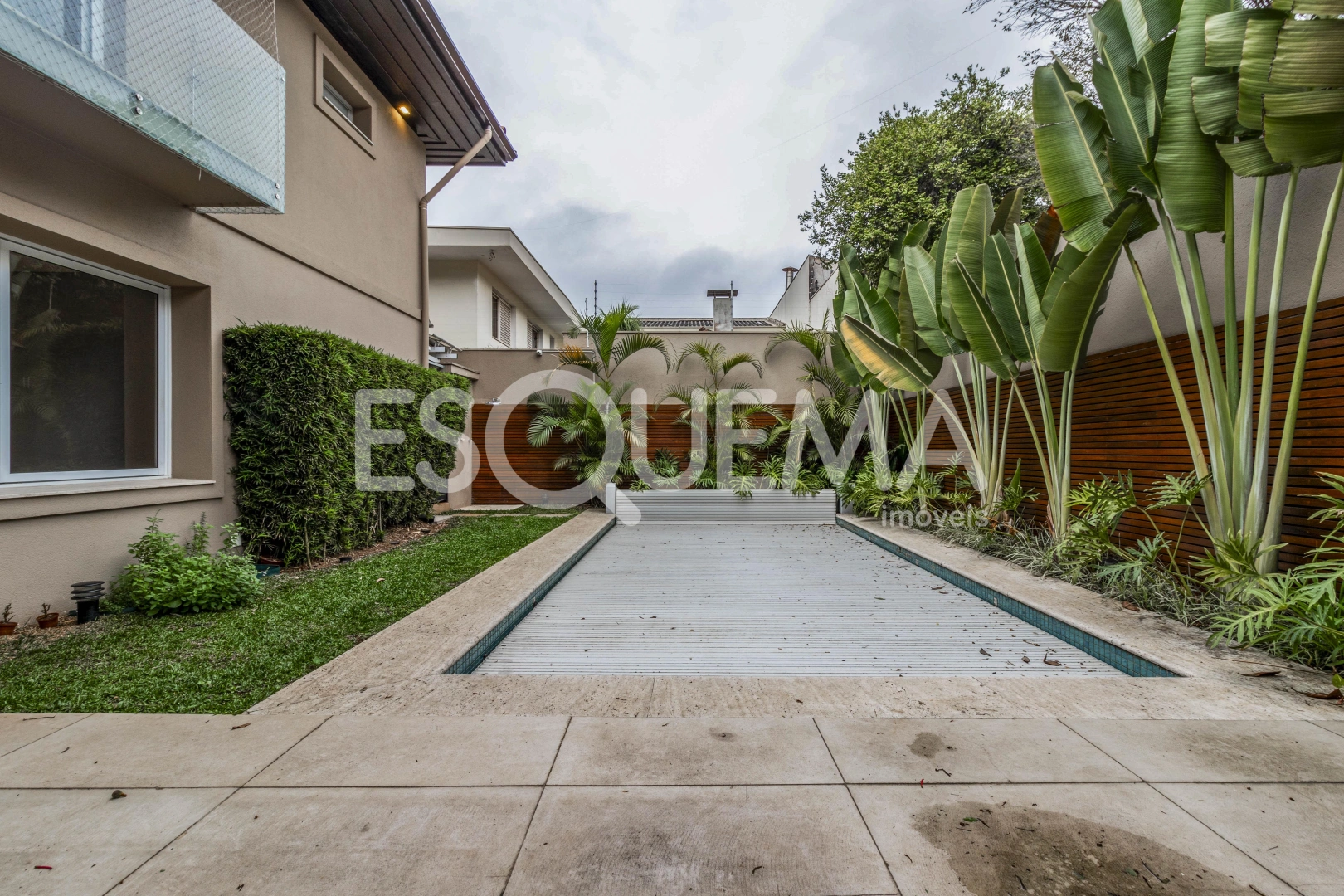 Casa totalmente reformada em ótima localização - Imagem 2