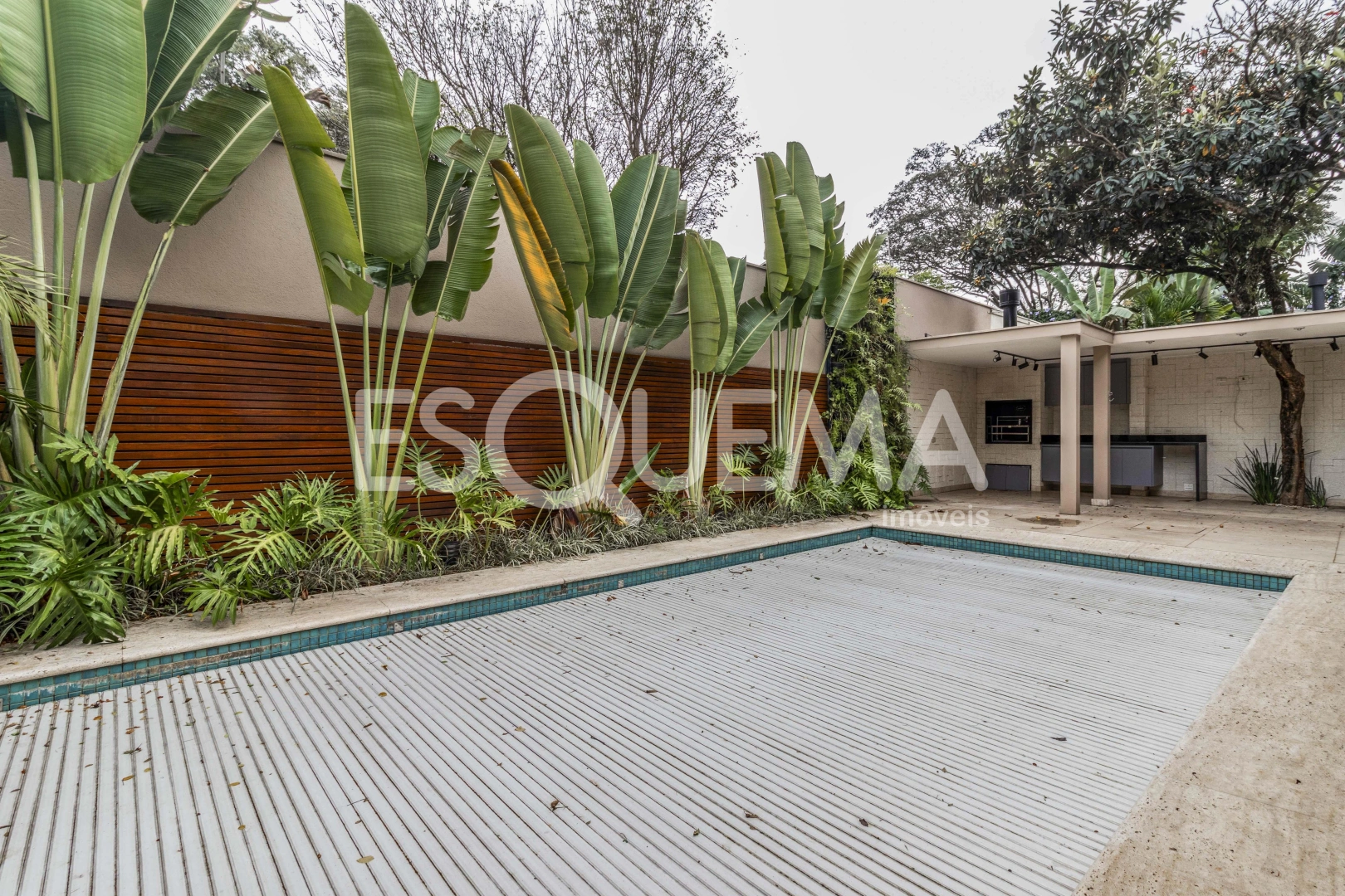 Casa totalmente reformada em ótima localização - Imagem 3