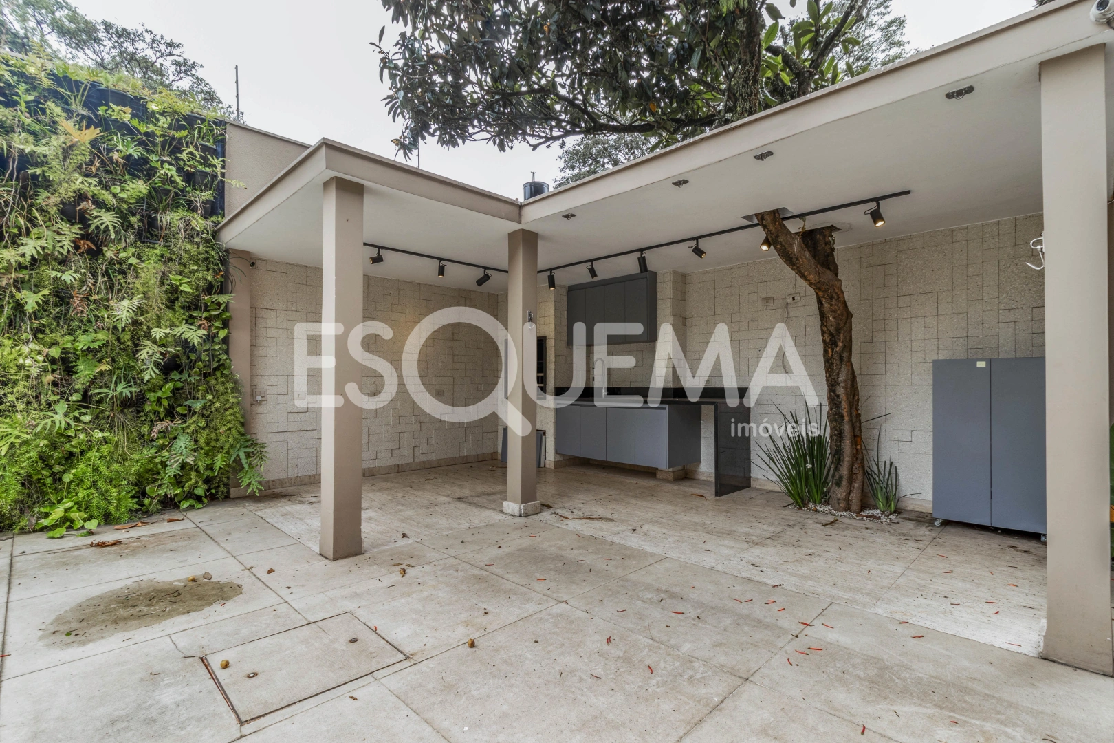 Casa totalmente reformada em ótima localização - Imagem 4