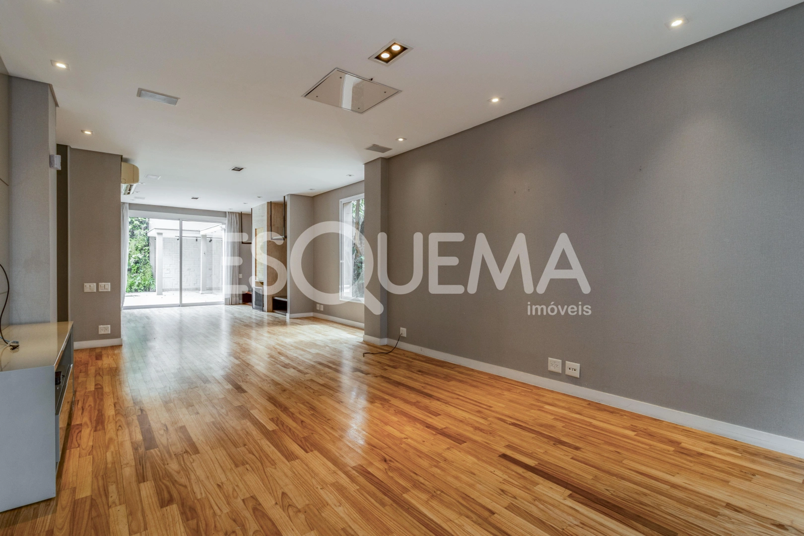 Casa totalmente reformada em ótima localização - Imagem 5