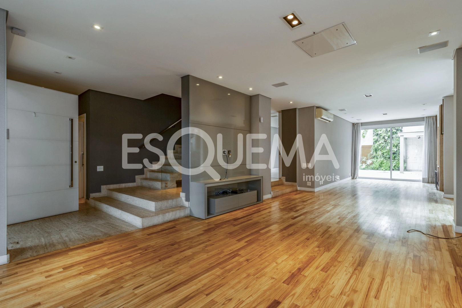 Casa totalmente reformada em ótima localização - Imagem 6