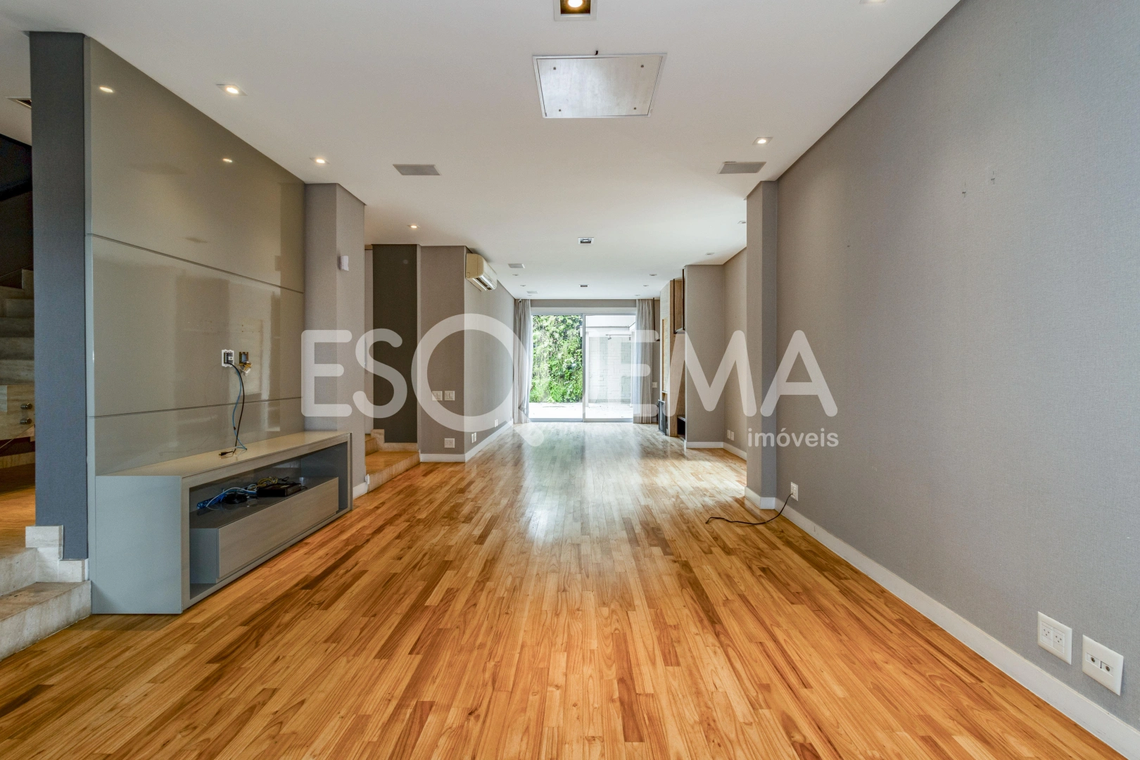 Casa totalmente reformada em ótima localização - Imagem 8