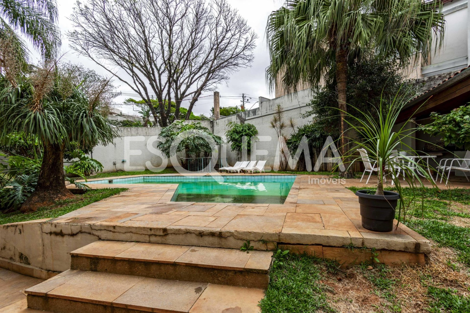 Casa ampla com ar de interior - Imagem 1