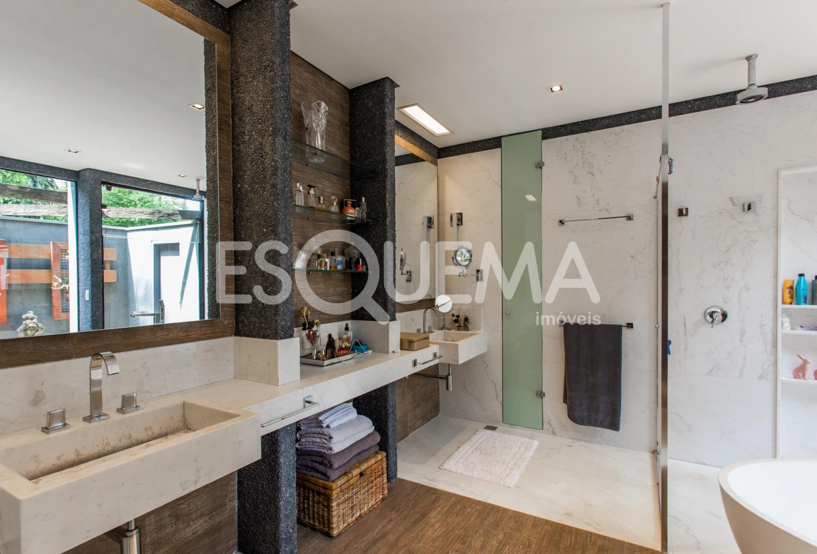 Casa recém-reformada em ótima localização - Imagem 11