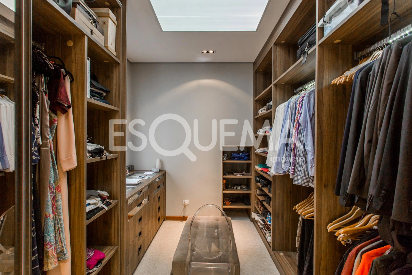 Casa recém-reformada em ótima localização - Imagem 15