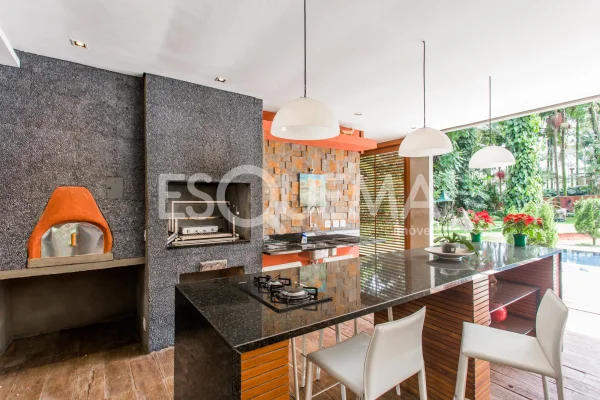 Casa recém-reformada em ótima localização