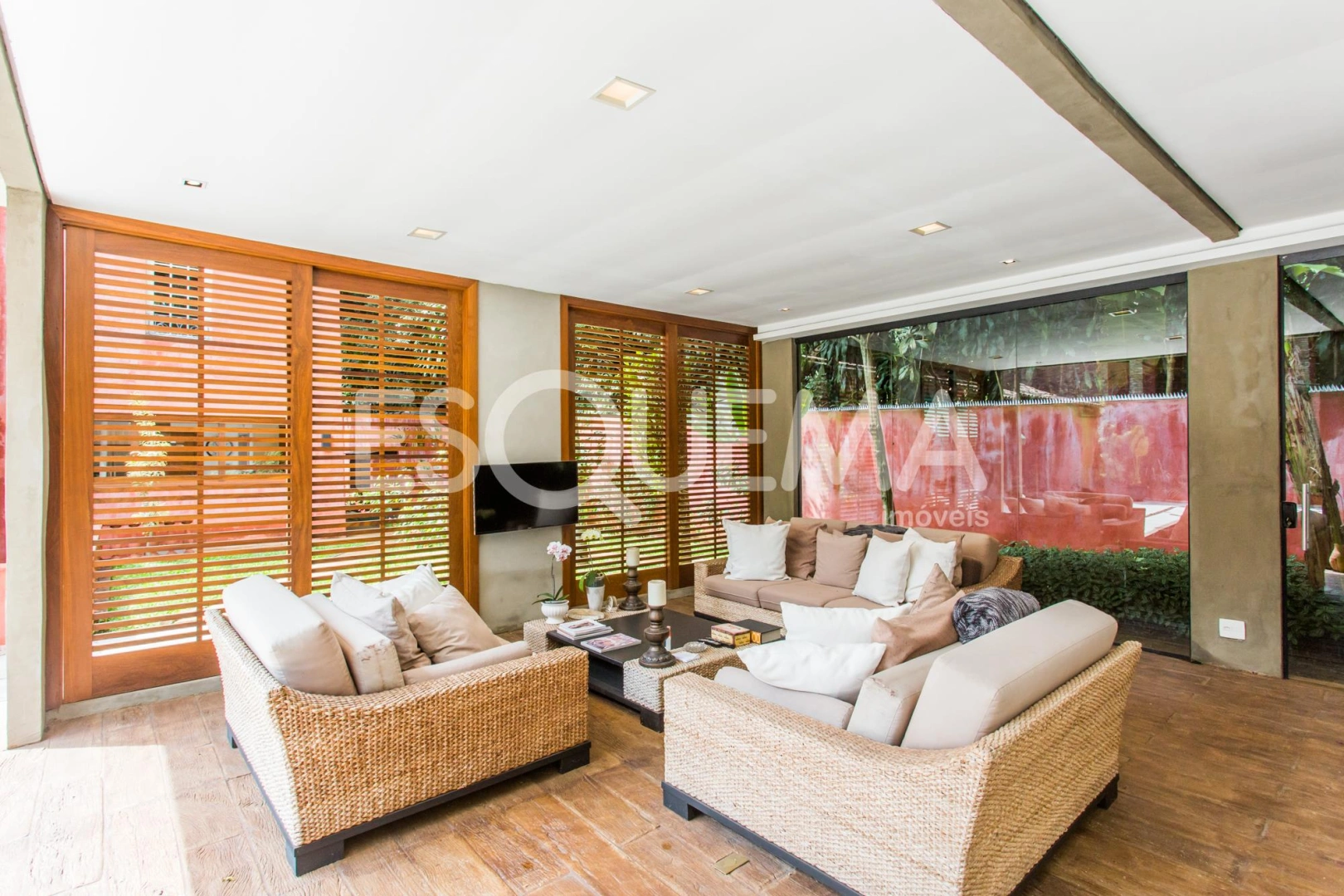 Casa recém-reformada em ótima localização - Imagem 7