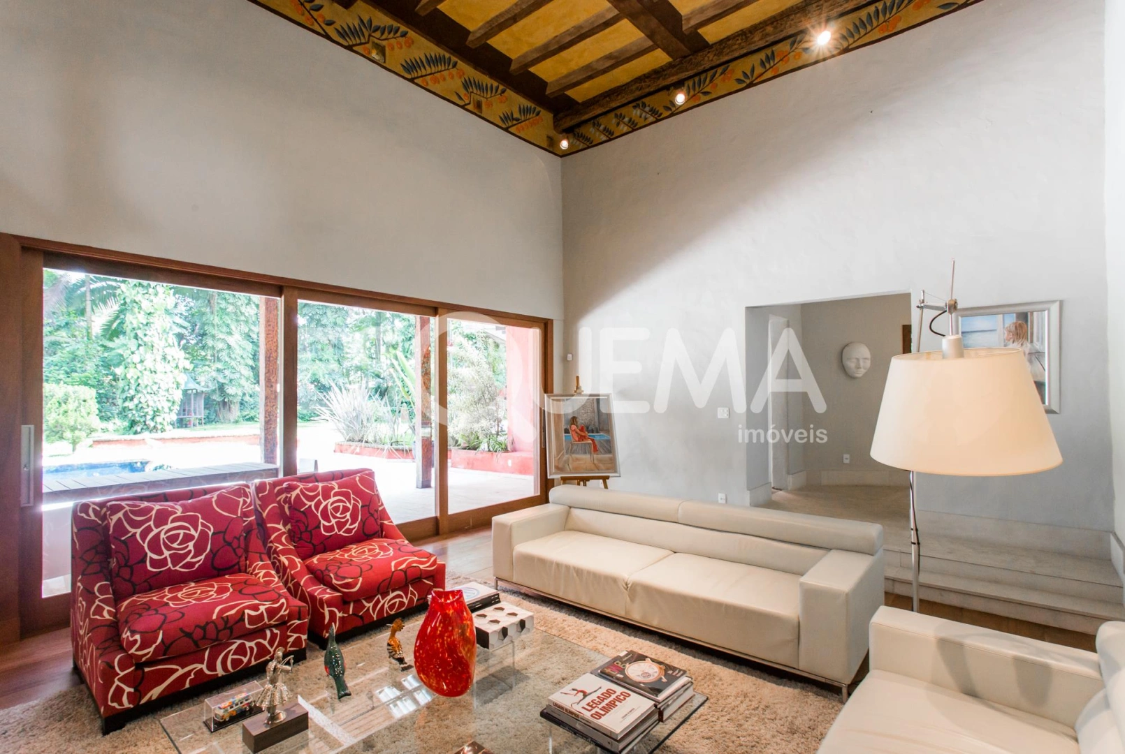 Casa recém-reformada em ótima localização - Imagem 8