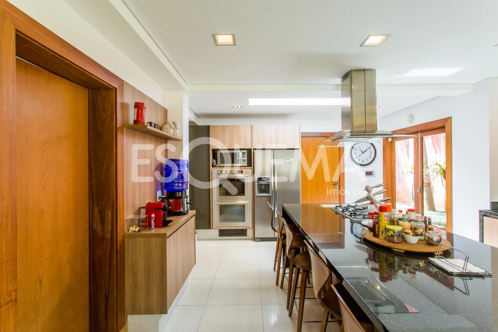 Casa recém-reformada em ótima localização - Imagem 9