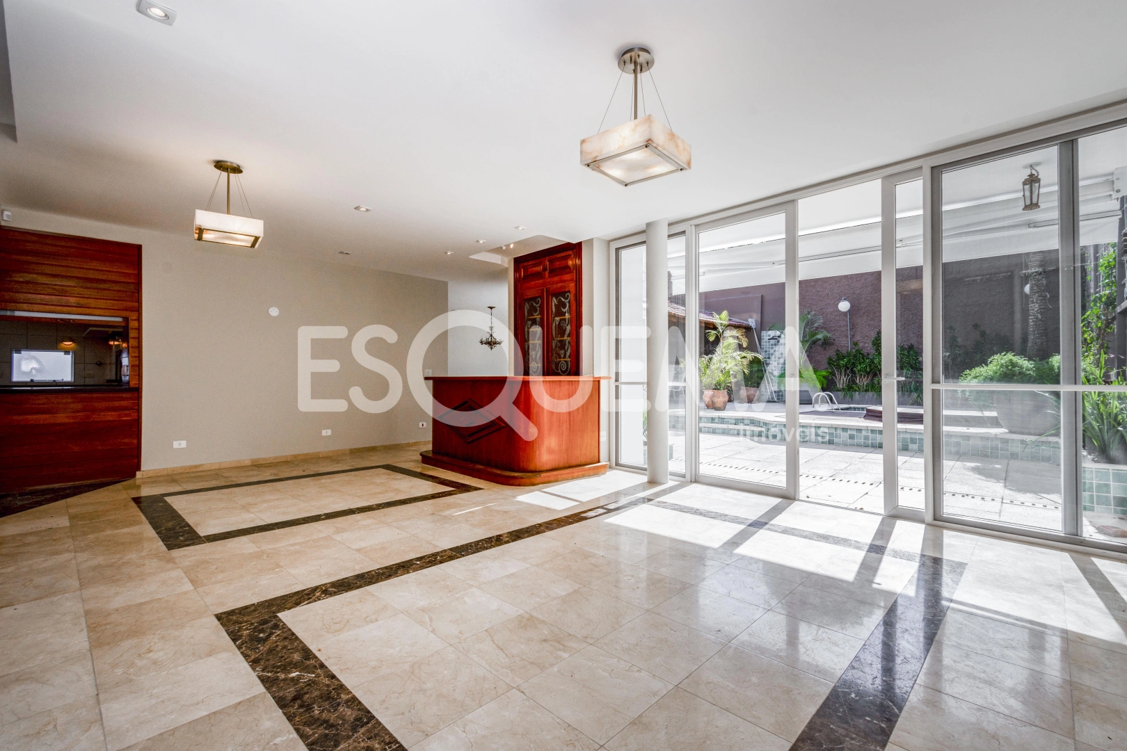 Casa reformada cercada por verde na Vila Nova Conceição - Imagem 12