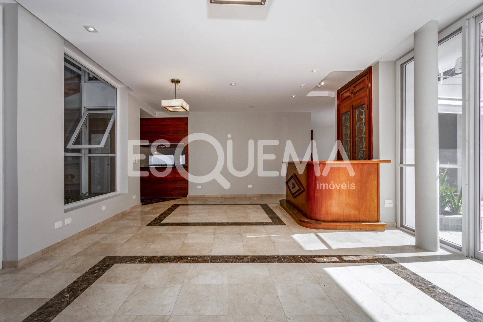 Casa reformada cercada por verde na Vila Nova Conceição - Imagem 15