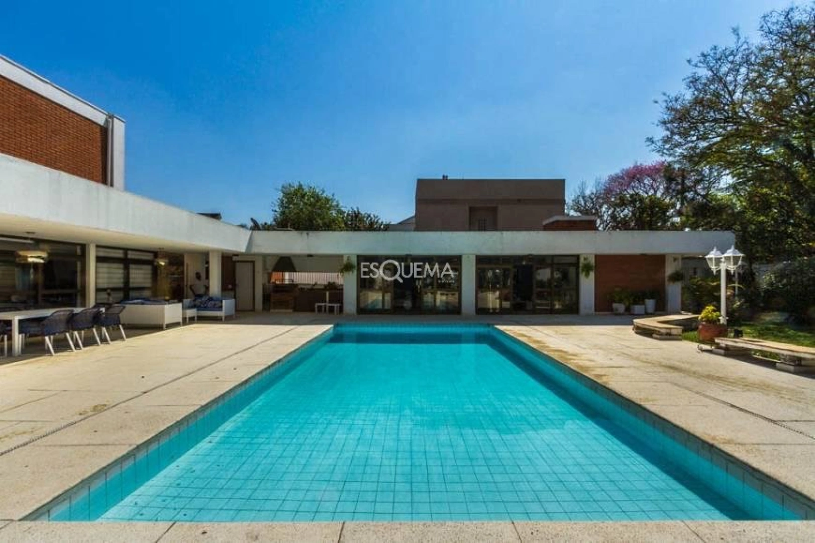 Casa em terreno amplo - Imagem 2