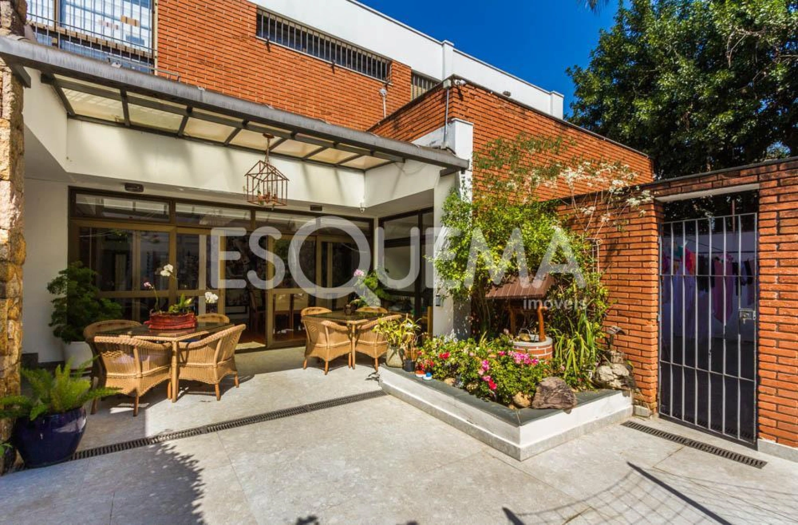 Casa em terreno amplo - Imagem 8