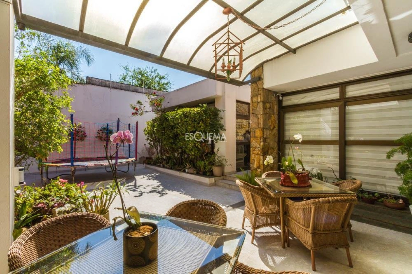 Casa em terreno amplo - Imagem 9