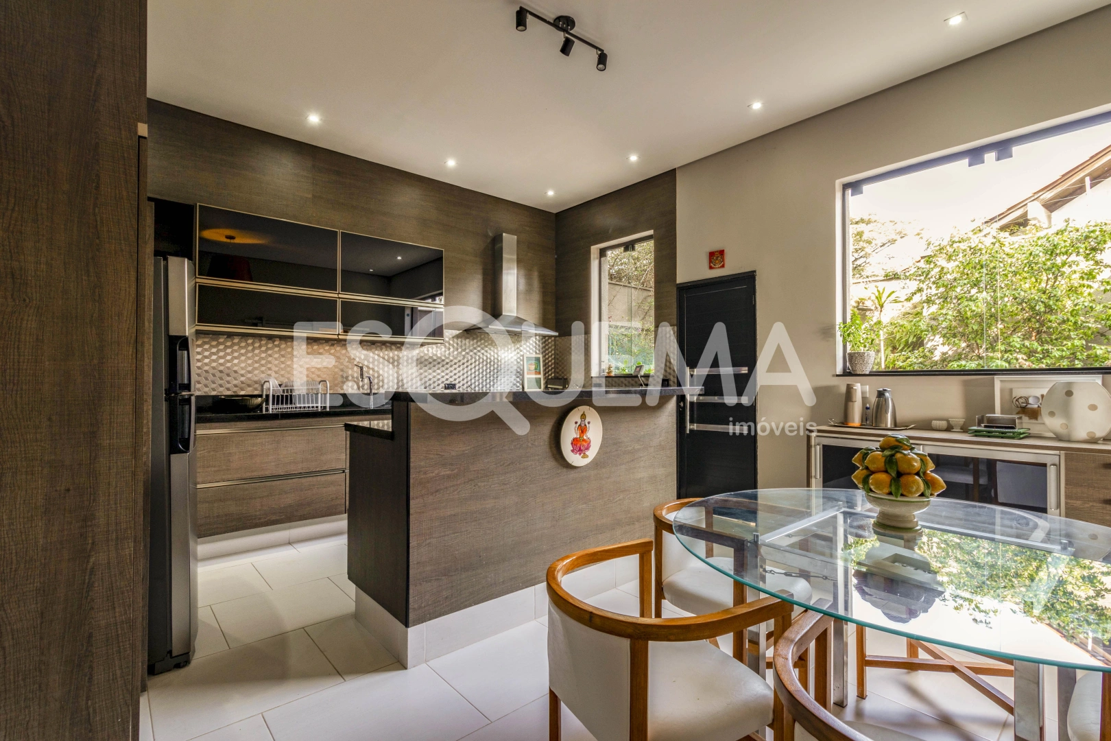 Casa espaçosa em rua tranquila no Jardim Guedala - Imagem 14