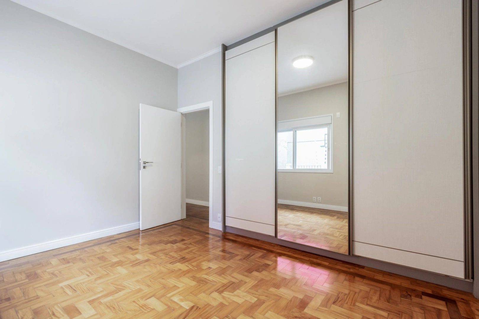 Casa totalmente reformada em localização privilegiada - Imagem 11