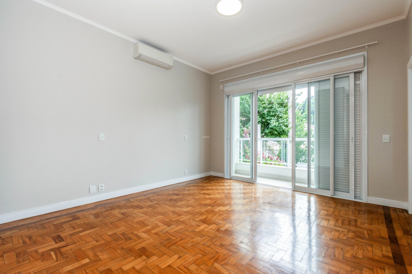 Casa totalmente reformada em localização privilegiada - Imagem 12