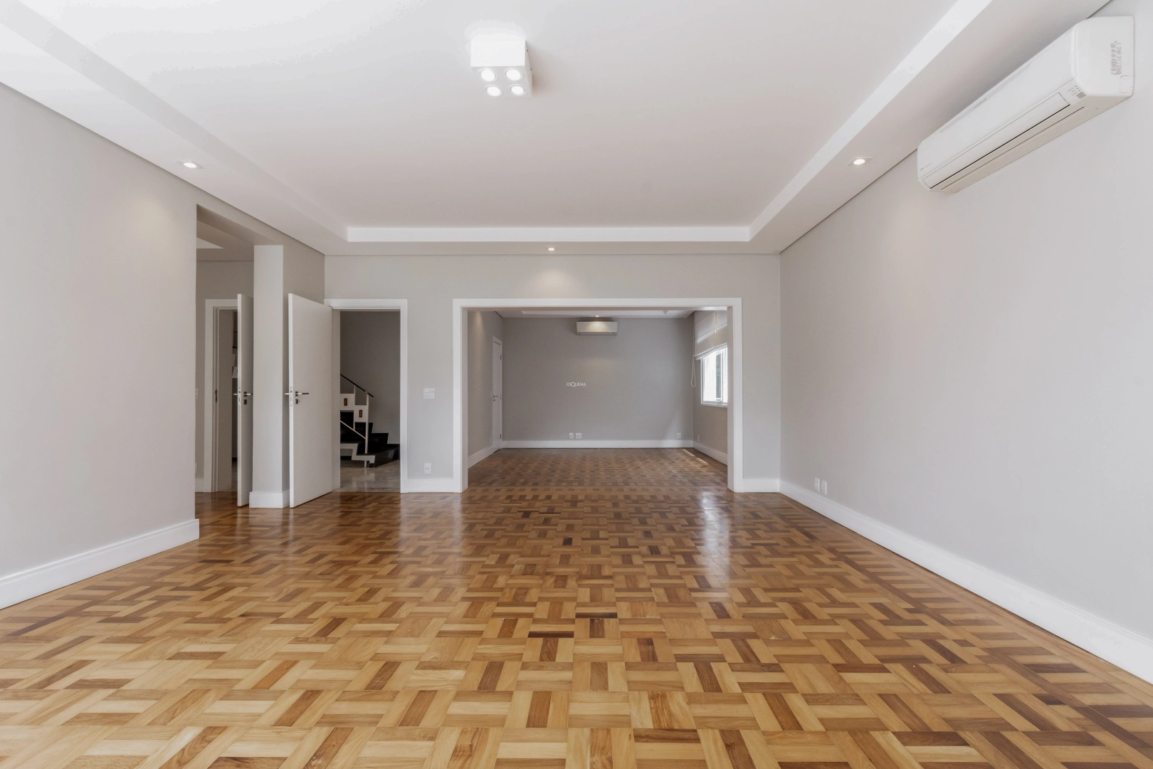 Casa totalmente reformada em localização privilegiada - Imagem 5