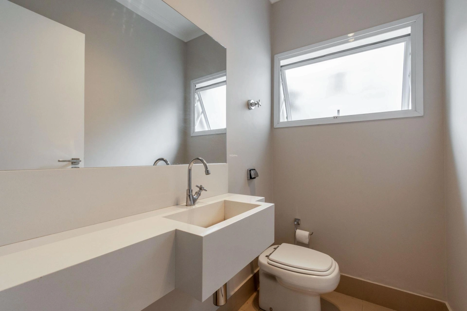 Casa totalmente reformada em localização privilegiada - Imagem 7