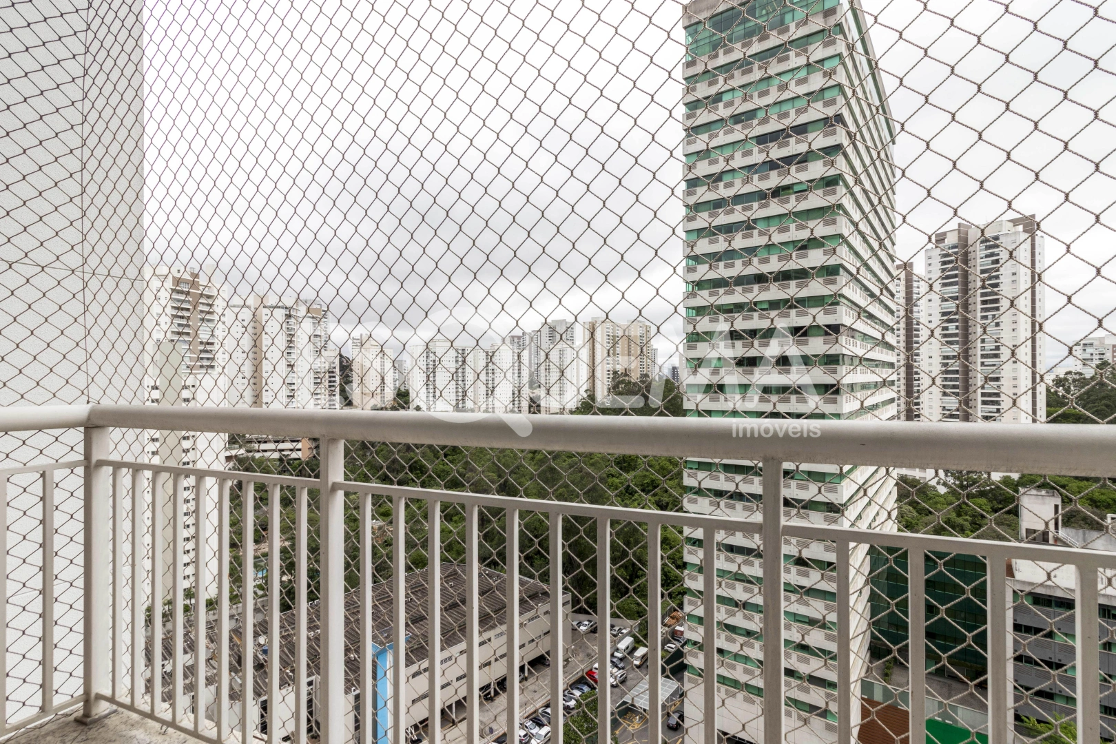 Apartamento totalmente reformado em condominio clube - Imagem 4