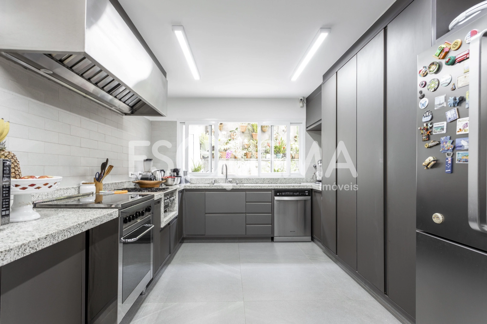 Casa rodeada por belo jardim no Morumbi - Imagem 12