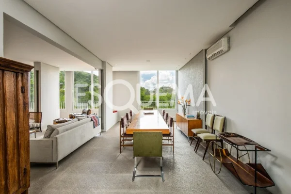 Apartamento reformado no Itaim, com vista aberta para o verde do Jardim Europa