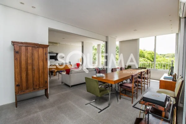 Apartamento reformado no Itaim, com vista aberta para o verde do Jardim Europa