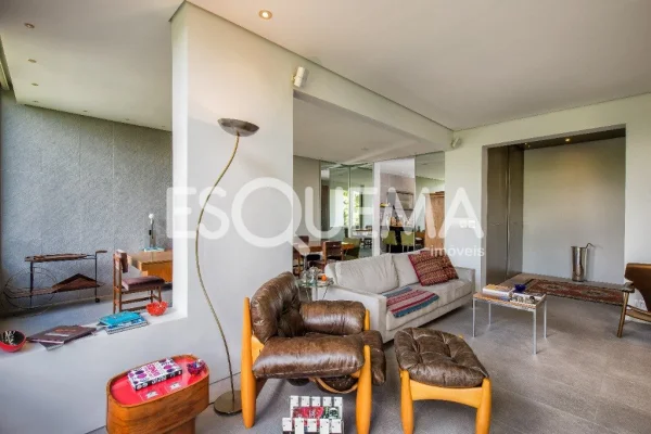 Apartamento reformado no Itaim, com vista aberta para o verde do Jardim Europa