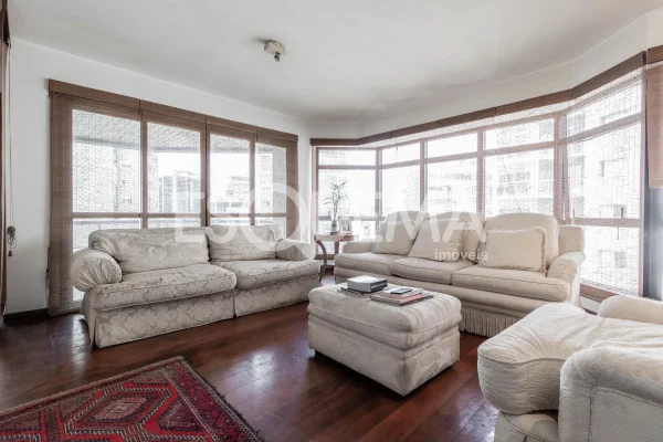 Apartamento espaçoso e bem localizado no Itaim Bibi