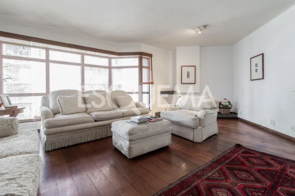 Apartamento espaçoso e bem localizado no Itaim Bibi