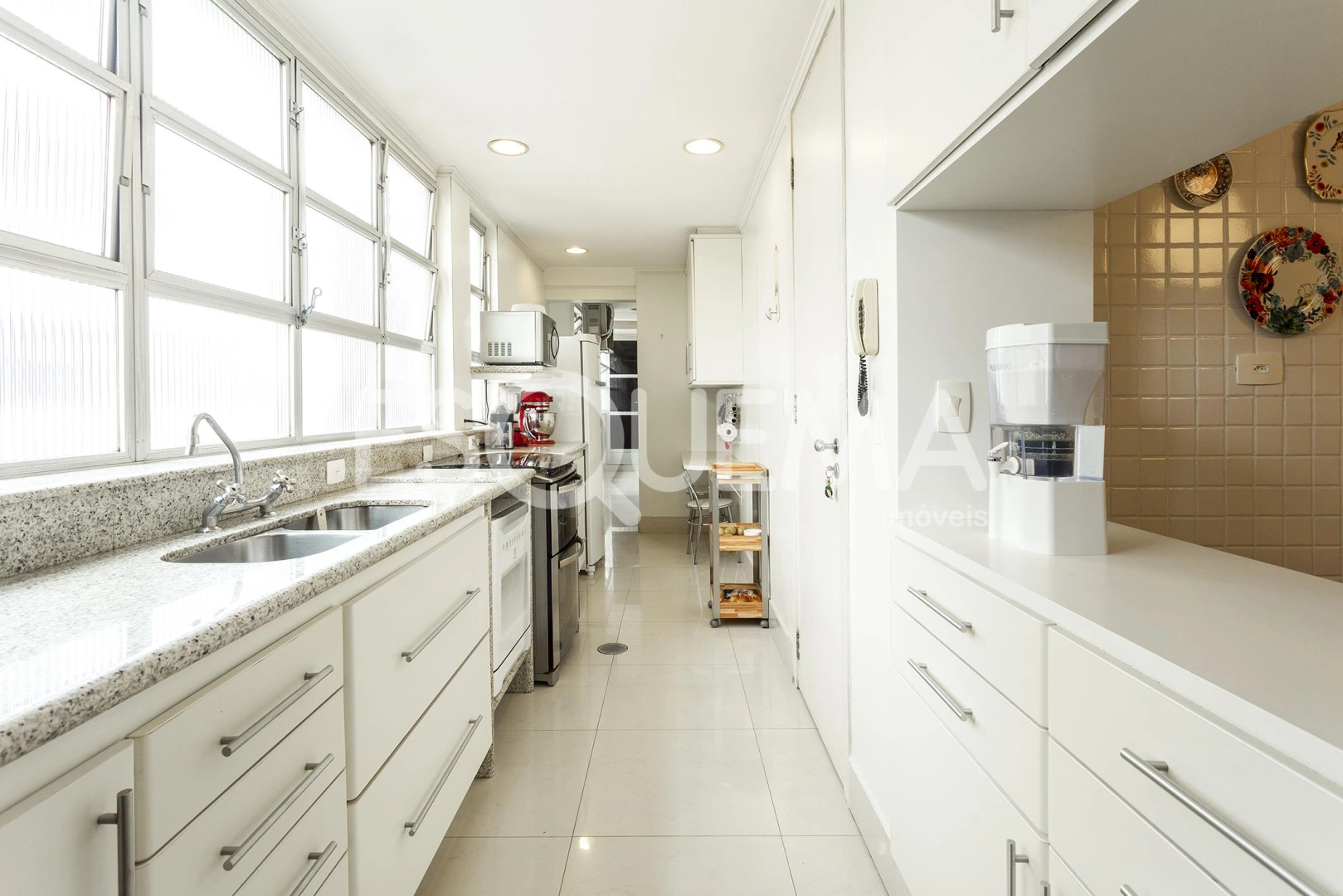 Apartamento em andar alto a passos da Praça Pereira Coutinho - Imagem 11