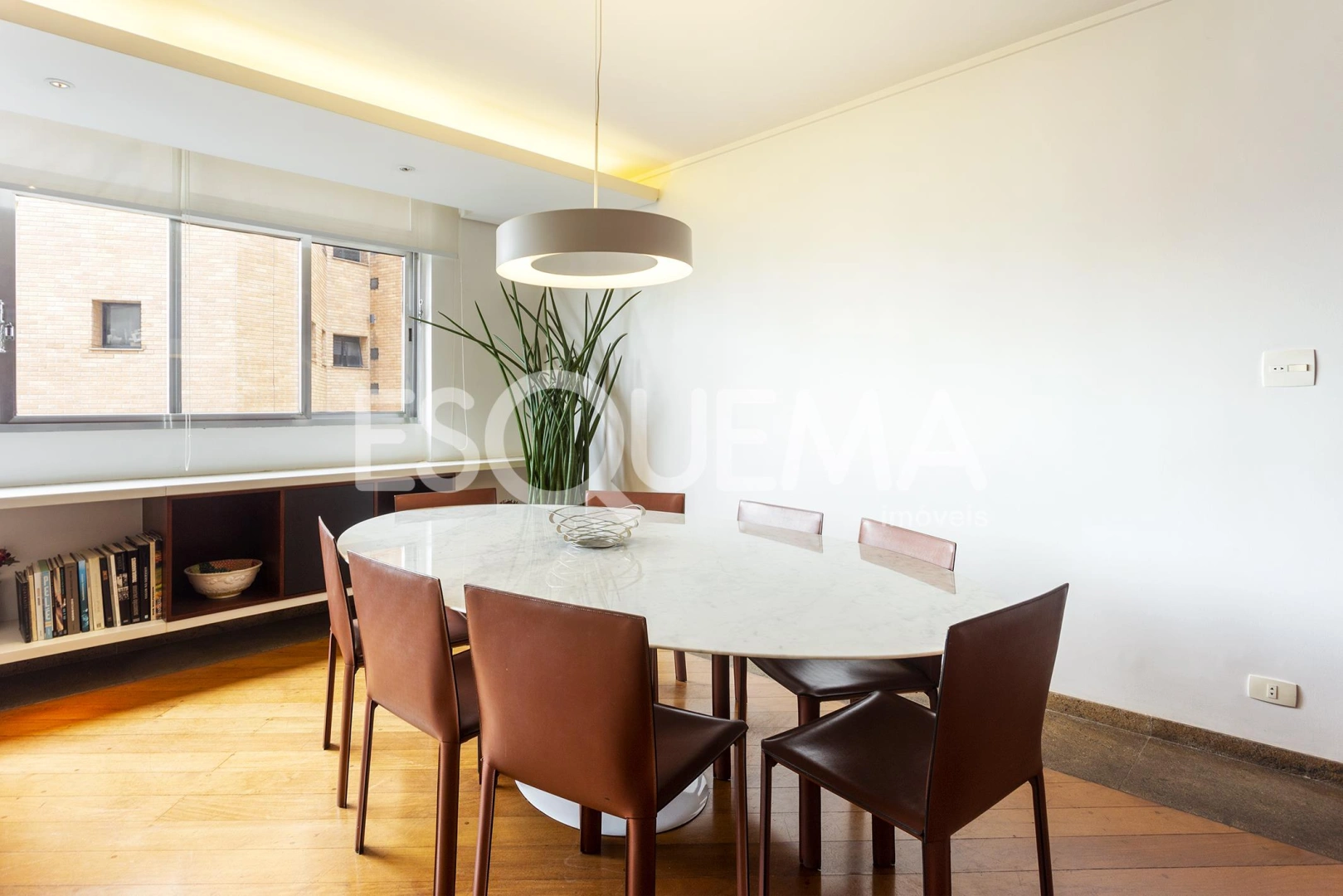 Apartamento em andar alto a passos da Praça Pereira Coutinho - Imagem 2