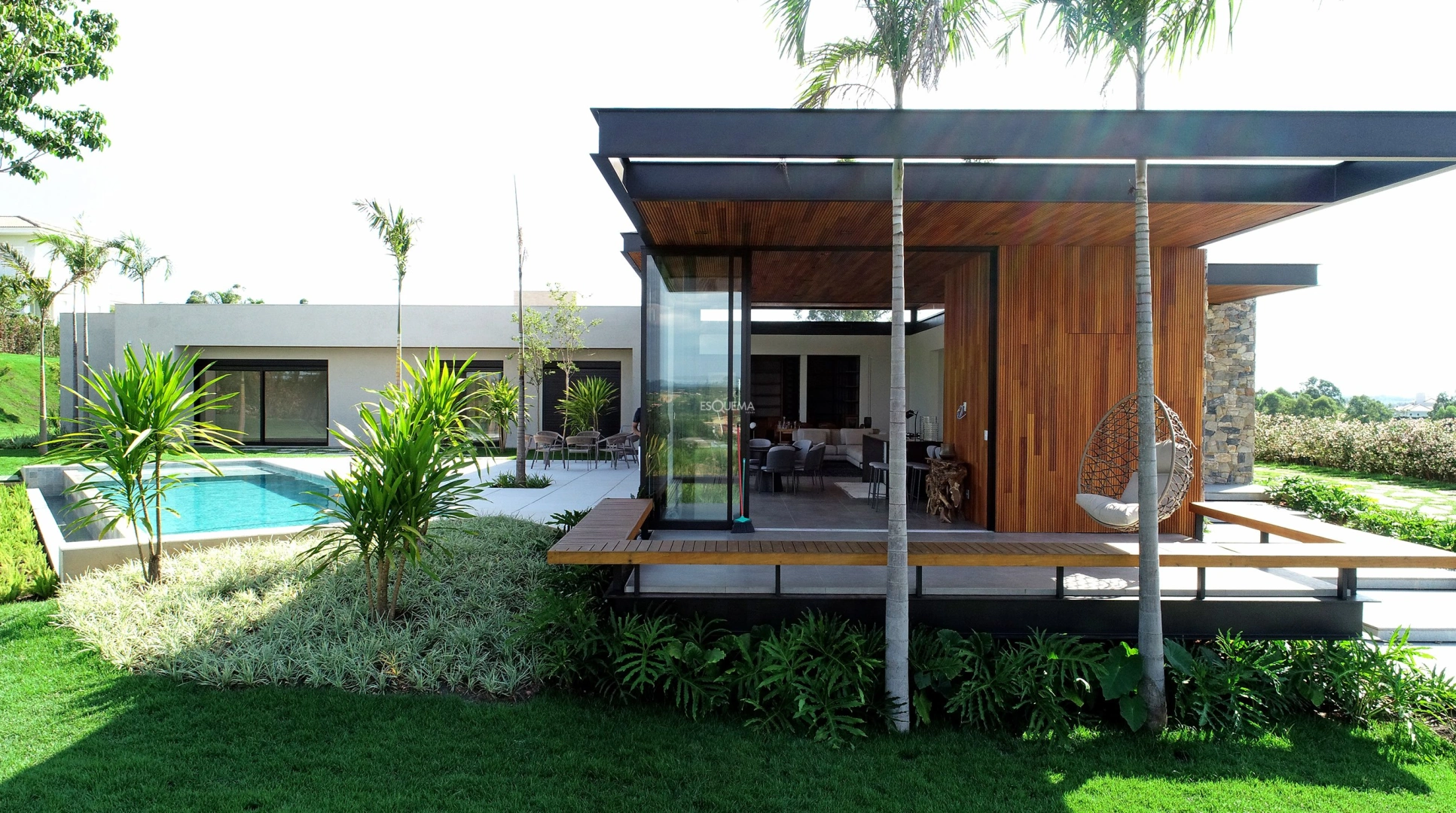 Casa em estilo contemporâneo projetada por Cristiano Ribeiro - Imagem 2