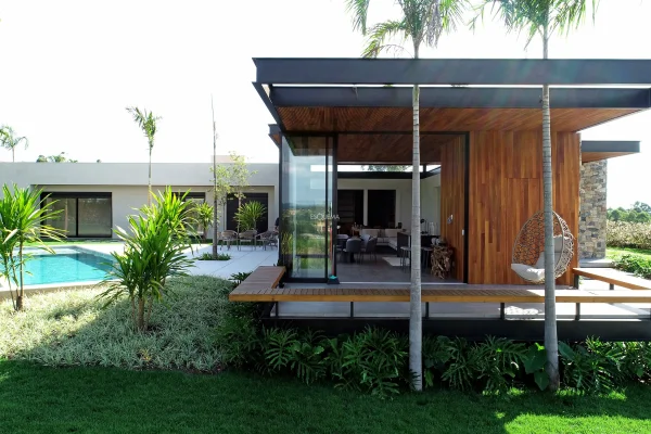 Casa em estilo contemporâneo projetada por Cristiano Ribeiro