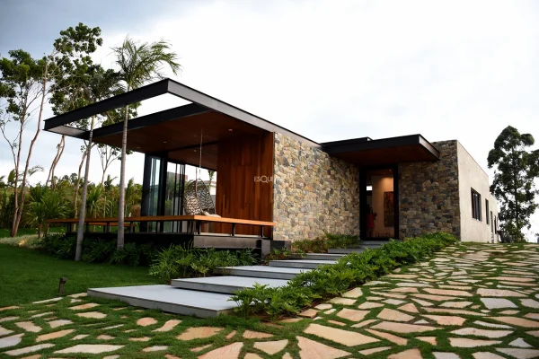 Casa em estilo contemporâneo projetada por Cristiano Ribeiro