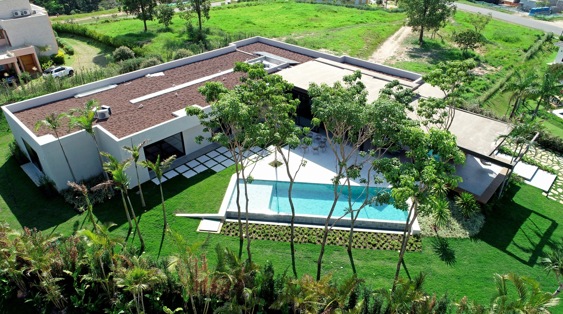 Casa em estilo contemporâneo projetada por Cristiano Ribeiro - Imagem 8